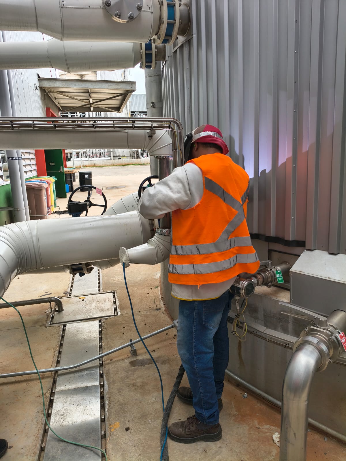Manutenção em tubulação industrial
